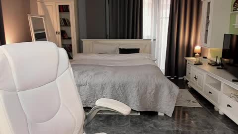 Ana online show from April 2, 2:57 pm