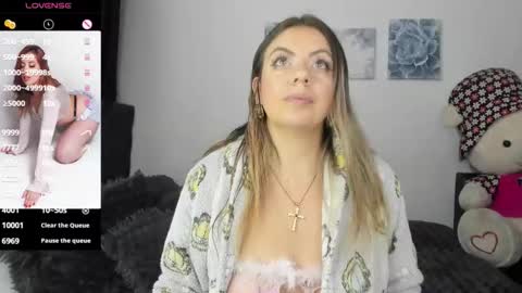 ariannawil online show from January 10, 11:43 pm