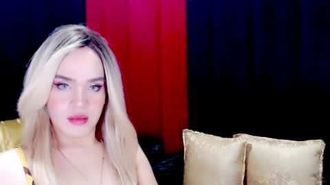 ARIANNE CUMS  online show from April 9, 6:19 am