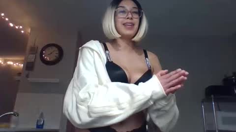 ndnqueen online show from March 8, 2:37 am