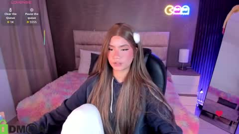 Ari  online show from April 16, 8:31 pm