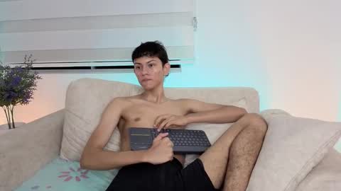 ANDRES Independent model online show from March 7, 5:40 am