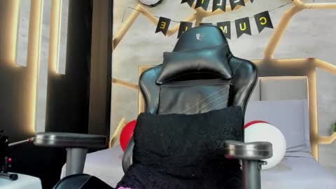 Arohom Lester online show from February 12, 11:58 am