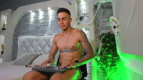 ARON BOLT online show from October 26, 12:33 am