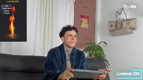 Snapshot of aron_ford chatting on October 22, 11:45 am Aron ford online show from October 22, 11:45 am