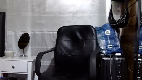 Aron G Franco online show from December 16, 6:47 pm