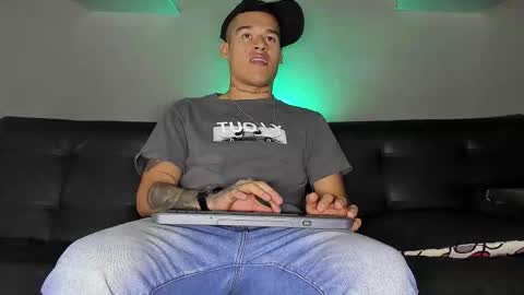 AROON HOT online show from February 5, 12:20 pm