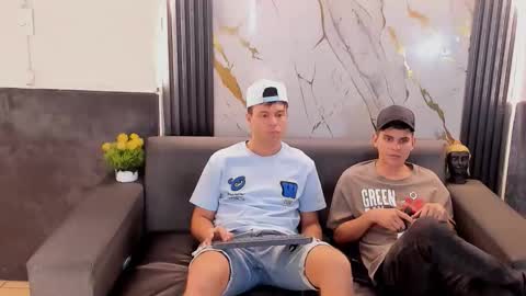 Aroon   online show from March 31, 9:43 am