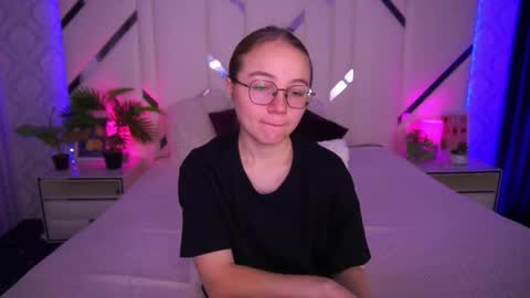 Snapshot of arrinawair chatting on October 23, 8:05 am arrinawair online show from October 23, 8:05 am