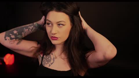 Snapshot of artegirlx chatting on February 2, 11:29 am Maya online show from February 2, 11:29 am