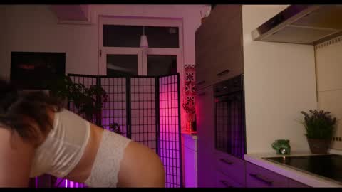 Snapshot of artegirlx chatting on January 11, 5:51 pm Maya online show from January 11, 5:51 pm