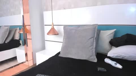 Ashkoreh online show from February 21, 8:12 pm