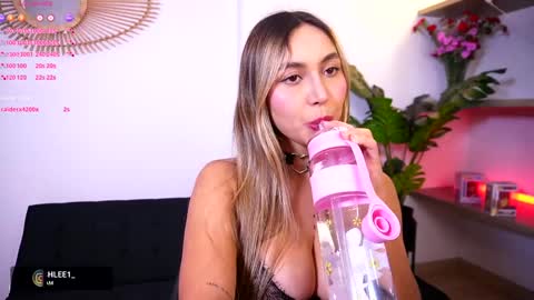 Snapshot of ashley2004_ chatting on October 31, 7:47 pm Nay online show from October 31, 7:47 pm