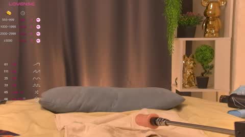 Amy  online show from November 9, 6:10 pm