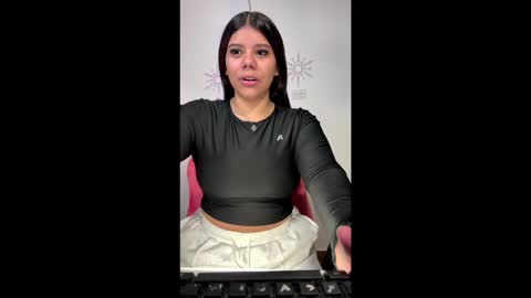 Snapshot of ashleyy18__ chatting on February 6, 8:45 pm Ashleyy18 online show from February 6, 8:45 pm