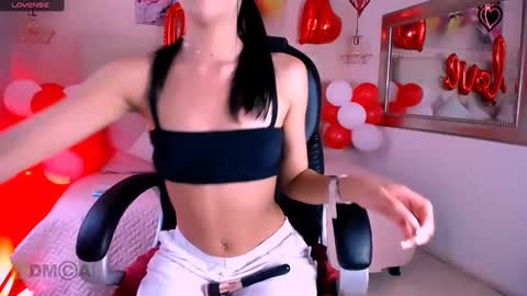Snapshot of ashlie_dixon1 chatting on February 13, 9:17 pm Ashlie  online show from February 13, 9:17 pm