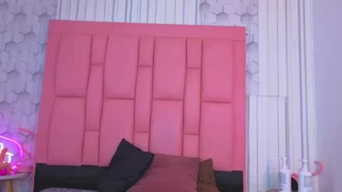 ashlleyray online show from June 18, 7:08 pm