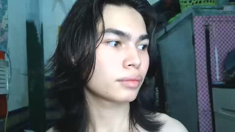 asian_babyboi online show from April 15, 11:35 am