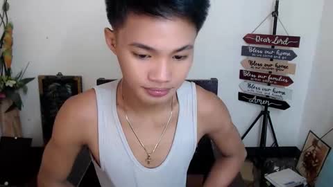 Snapshot of asian_lover05 chatting on October 22, 6:31 pm asian_lover05 online show from October 22, 6:31 pm