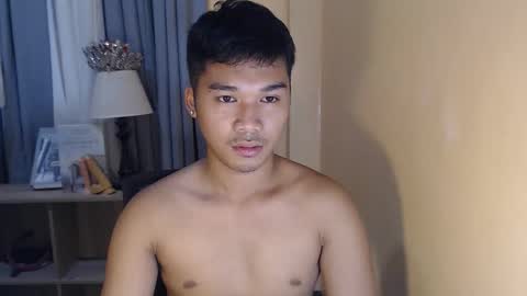 asianhunk_jamesx online show from October 31, 1:33 pm