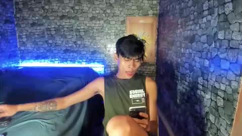 mark online show from April 25, 11:45 am