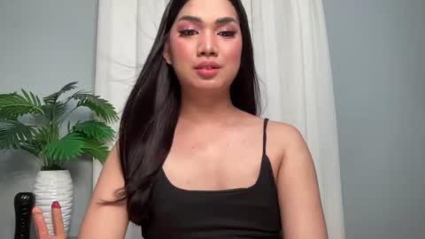 Lily online show from June 25, 9:25 am