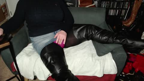 Aspen Vale online show from March 28, 7:48 pm