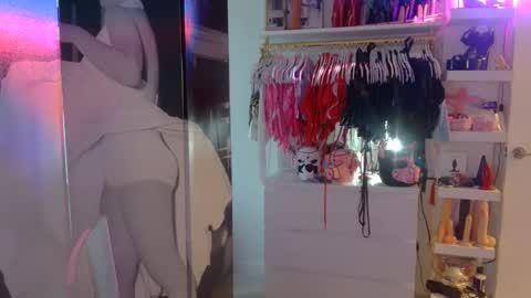 Snapshot of aspenmadden chatting on February 25, 9:48 pm iwantaspen online show from February 25, 9:48 pm