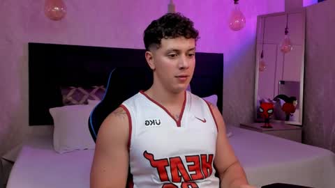 astonhills online show from April 11, 3:33 am