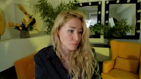 astramonroe online show from September 29, 9:52 am