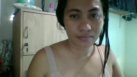 Snapshot of athena231993 chatting on October 13, 1:18 am athena231993 online show from October 13, 1:18 am