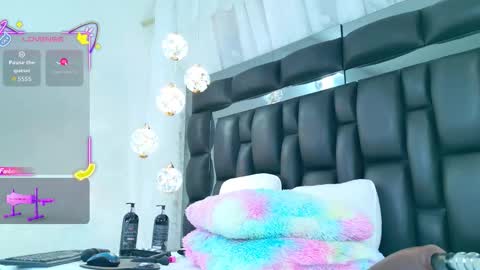 Aura online show from October 29, 7:25 pm