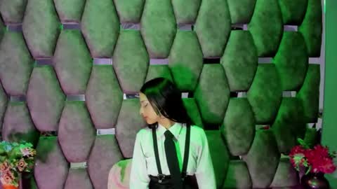 aurora online show from December 18, 4:02 pm