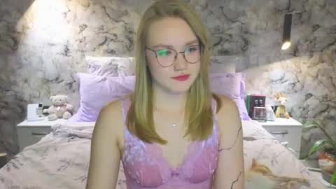 Snapshot of aurora_golden chatting on October 24, 5:36 pm Kate online show from October 24, 5:36 pm