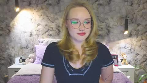 Snapshot of aurora_golden chatting on October 20, 5:29 pm Kate online show from October 20, 5:29 pm
