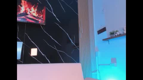 aurora_lul online show from April 11, 7:56 am