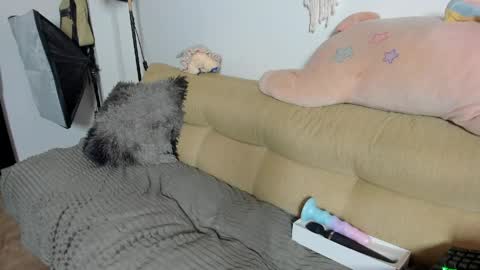 aurora_moonm online show from April 13, 2:27 am