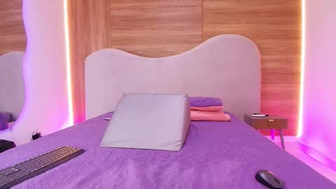 auroraa_miller online show from March 11, 3:09 am