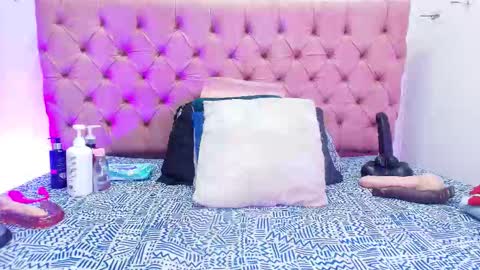 Snapshot of auroraa_miller chatting on October 2, 12:04 pm auroraa_miller online show from October 2, 12:04 pm