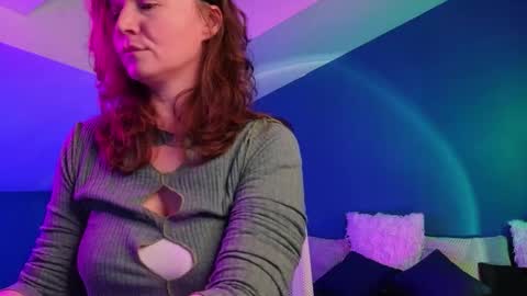 auroraborealis__ online show from December 18, 7:03 am