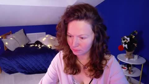 auroraborealis__ online show from January 13, 6:21 am