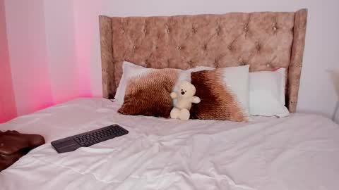 Snapshot of auroradurand chatting on September 12, 6:32 pm ...  ... online show from September 12, 6:32 pm