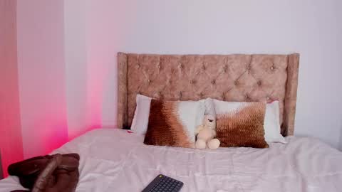 Snapshot of auroradurand chatting on September 16, 11:41 pm ...  ... online show from September 16, 11:41 pm