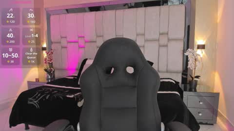 Aurora  online show from October 26, 8:30 pm