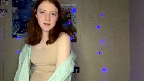 auroraviolet_ online show from June 11, 8:18 pm