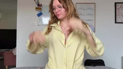 AussieAddison online show from May 18, 3:49 am