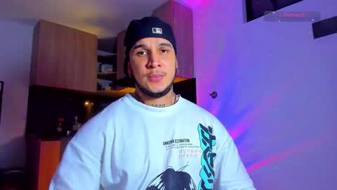 A online show from March 27, 11:28 pm