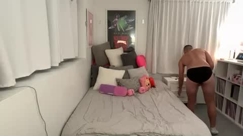 austinleeisaacs online show from August 7, 3:16 am