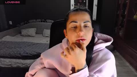 Ava online show from January 13, 4:15 pm