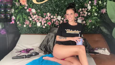 Snapshot of ava_west chatting on January 27, 5:15 pm Ava online show from January 27, 5:15 pm